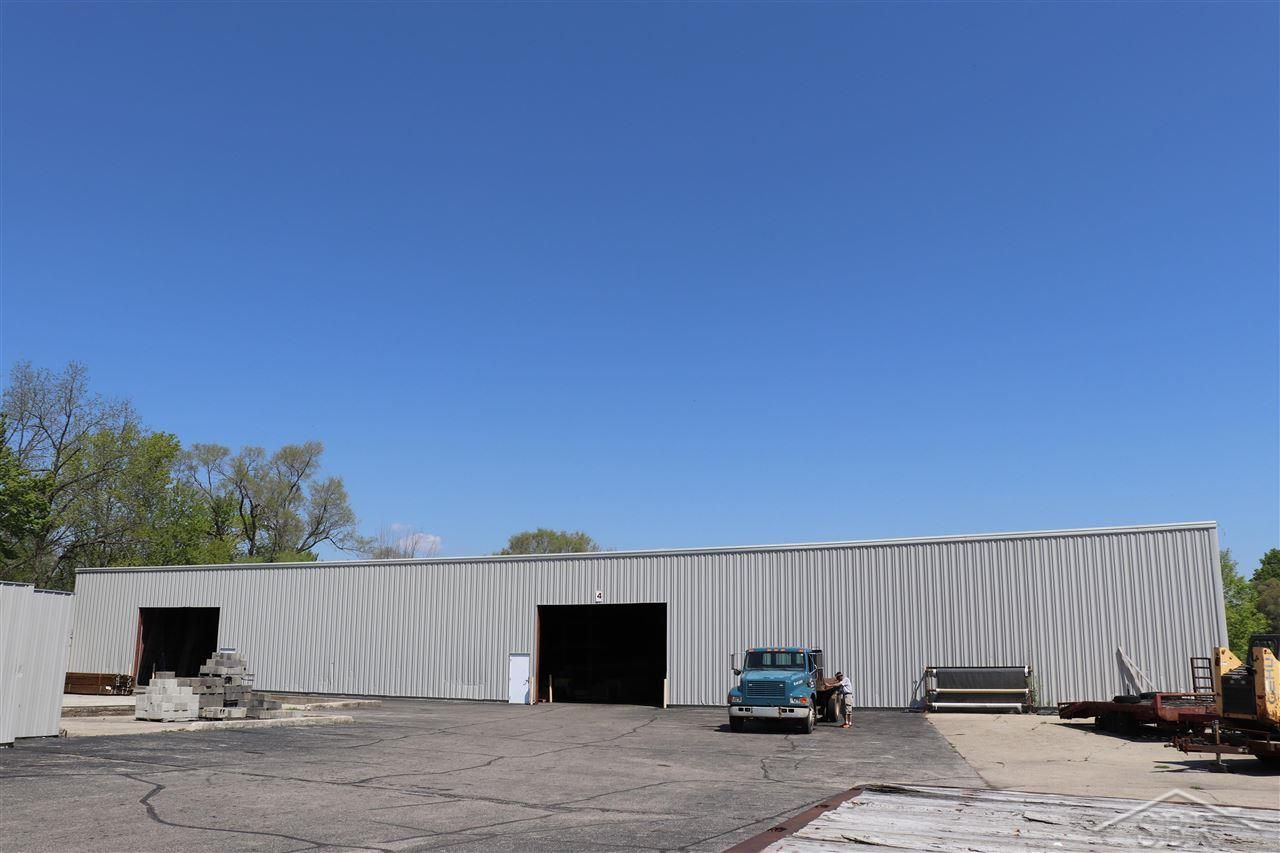 420 W 5th St, Clare, MI 48617